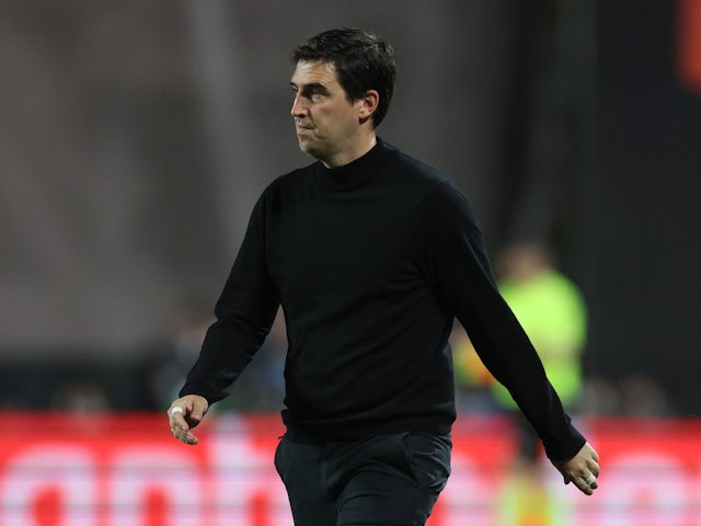 L'entrenador del Rayo Vallecano, Andoni Iraola, a la mitja part del 9 d'abril de 2023