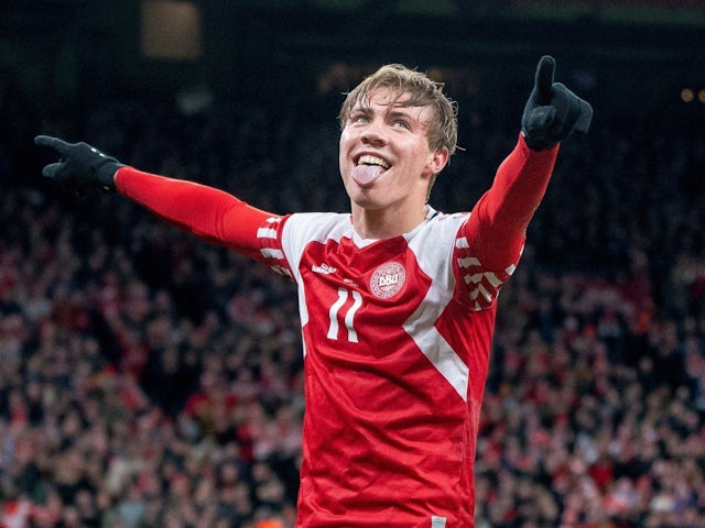 El danès Rasmus Hojlund celebra el seu segon gol el 23 de març de 2023