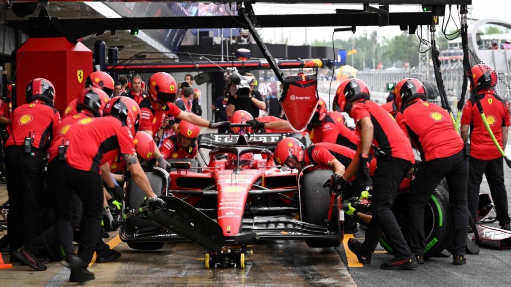 F1 Espanya, Leclerc substitueix la part posterior i comença des del pit lane