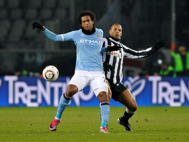 Jo del Manchester City en acció amb Felipe Melo de la Juventus el 16 de desembre de 2010