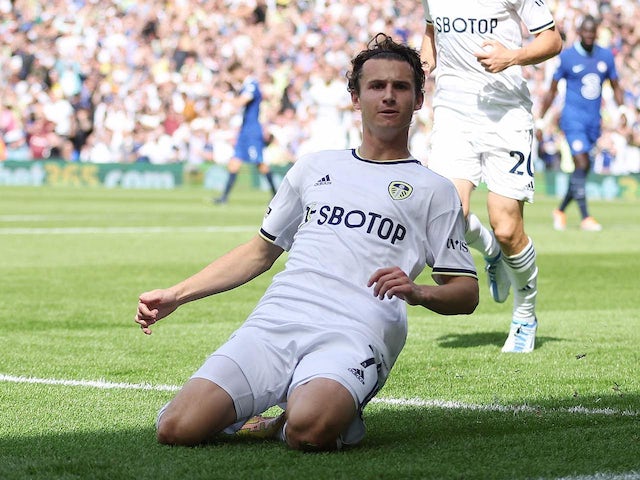 Brenden Aaronson celebra el gol del Leeds United el 21 d'agost de 2022