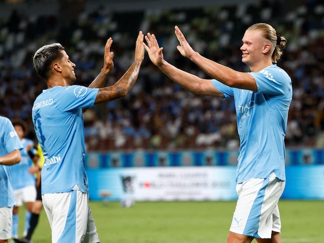 Erling Haaland del Manchester City celebra el seu cinquè gol amb Joao Cancelo el 23 de juliol de 2023