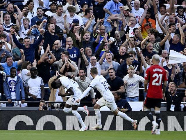 Pape Sarr del Tottenham Hotspur celebra el gol contra el Manchester United el 19 d'agost de 2023