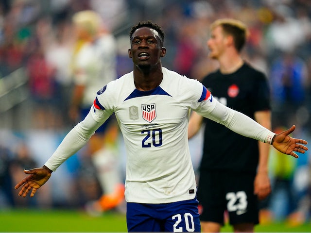 Folarin Balogun celebra el gol per als EUA el 19 de juny de 2023