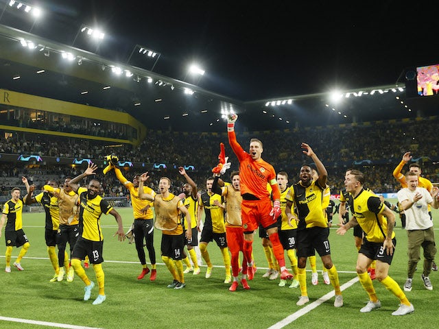 Els jugadors del Young Boys celebren després del partit del 14 de setembre de 2021