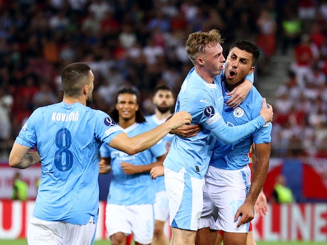 Cole Palmer del Manchester City celebra el gol contra el Sevilla el 16 d'agost de 2023