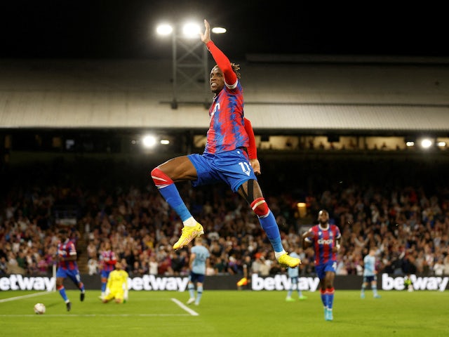 L'extrem del Crystal Palace Wilfried Zaha celebrant el seu gol contra el Brentford el 30 d'agost de 2022.