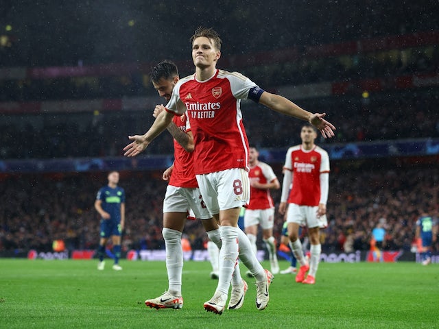 Martin Odegaard de l'Arsenal celebra el seu quart gol el 20 de setembre de 2023