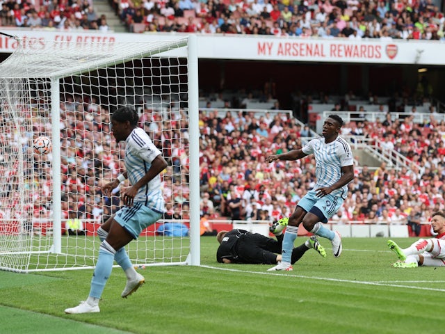 Taiwo Awoniyi de Nottingham Forest celebra el seu primer gol el 12 d'agost de 2023