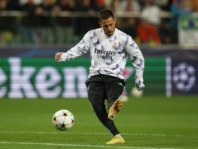 Eden Hazard del Reial Madrid durant l'escalfament abans del partit de l'11 d'octubre de 2022