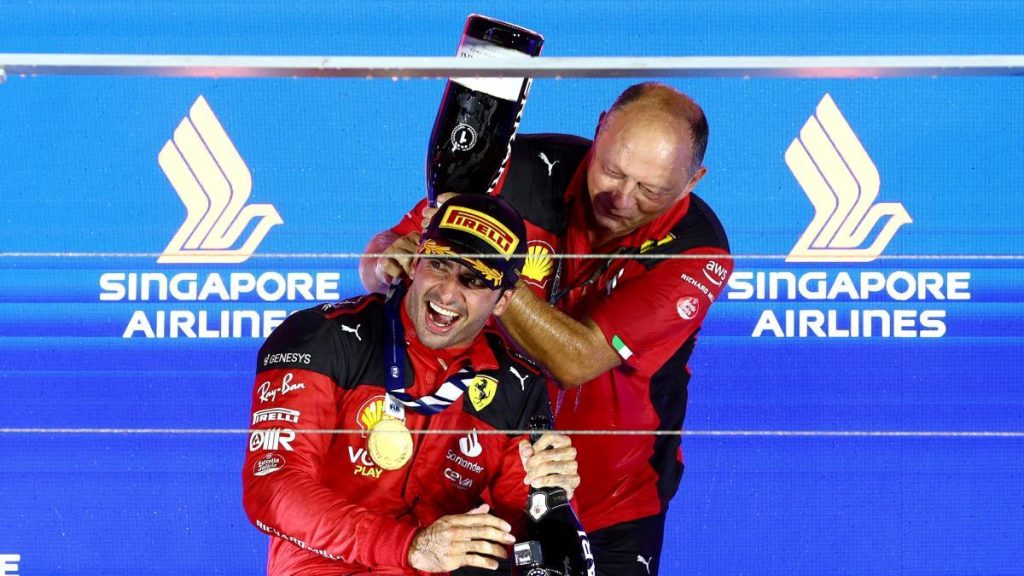 GP de Singapur, Vasseur: "Sainz excepcional. Gràcies a ell i a l'equip Ferrari"