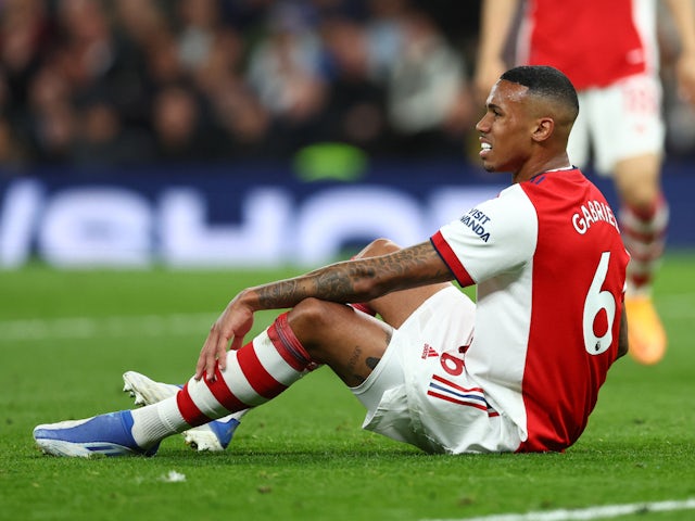 El defensa de l'Arsenal Gabriel Magalhaes cau lesionat el 12 de maig de 2022