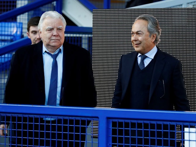 El president de l'Everton Bill Kenwright i el propietari Farhad Moshiri arriben abans del partit del 21 de desembre de 2019