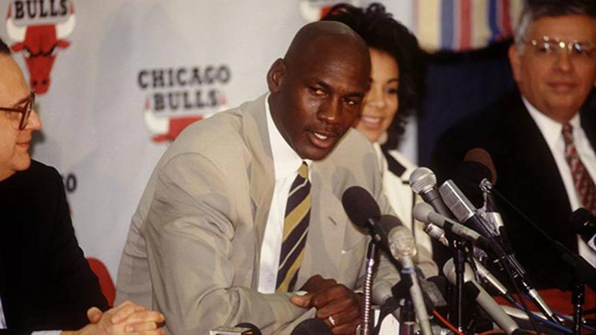 NBA, fa 30 anys la primera jubilació de Michael Jordan