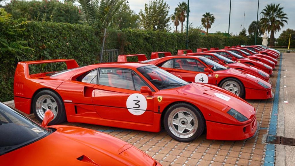 Ferrari Legacy Tour: quaranta F40 que viatgen de Forte dei Marmi a Maranello