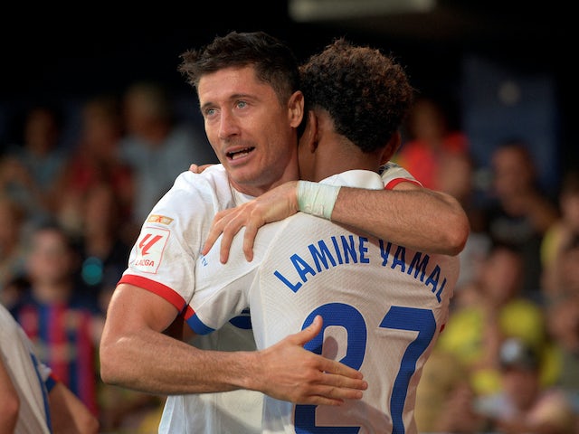 Robert Lewandowski del Barcelona celebra el gol amb Lamine Yamal el 27 d'agost de 2023