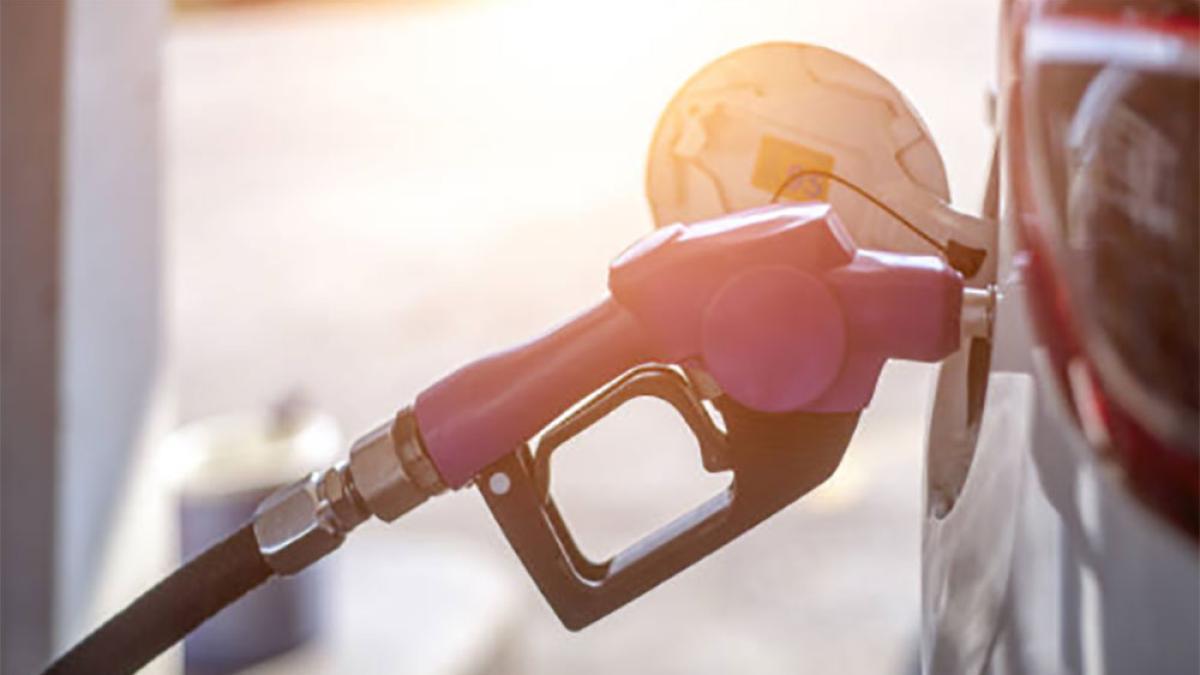 Preus del combustible, la gasolina i el gasoil: desaparegut l'impost especial dels mòbils, les causes