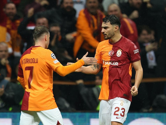 Kerem Akturkoglu del Galatasaray celebra el gol contra el Manchester United el 29 de novembre de 2023