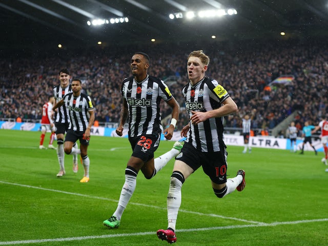 Anthony Gordon del Newcastle United celebra el seu primer gol el 4 de novembre de 2023