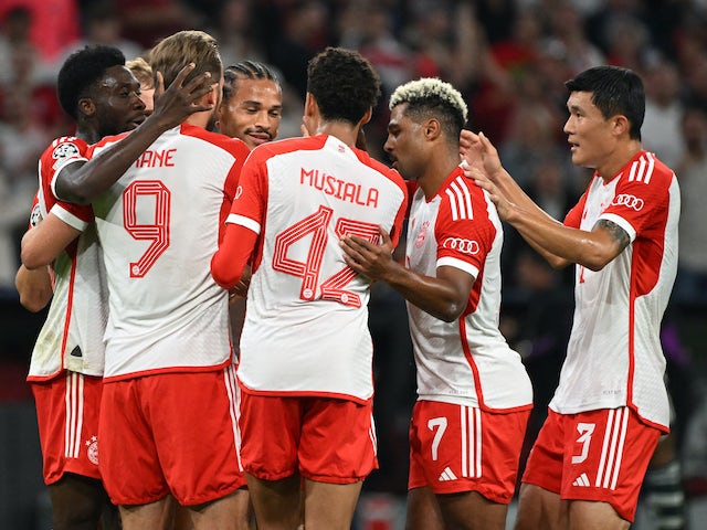 Leroy Sane del Bayern de Munic celebra el gol contra el Manchester United el 20 de setembre de 2023