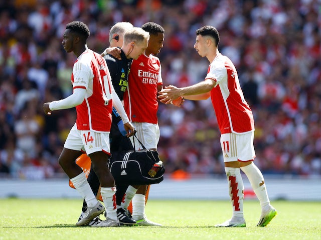 Jurrien Timber de l'Arsenal surt lesionat el 12 d'agost de 2023