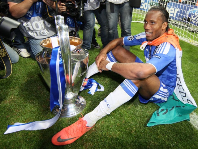 Didier Drogba amb el trofeu de la Lliga de Campions el 2012.