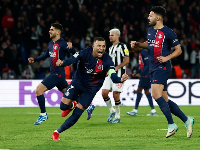 Kylian Mbappe del Paris Saint-Germain celebra el seu primer gol el 28 de novembre de 2023