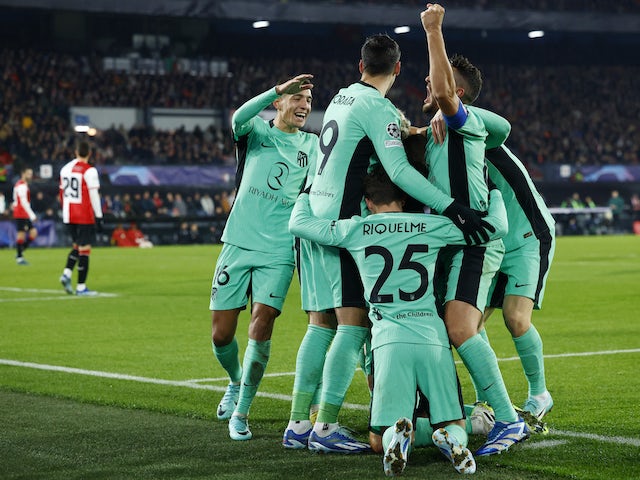 Mario Hermoso de l'Atlètic de Madrid celebra el seu segon gol amb els seus companys el 28 de novembre de 2023