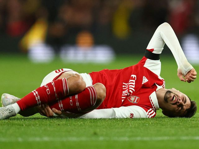 Fabio Vieira de l'Arsenal cau lesionat el 6 d'octubre de 2022