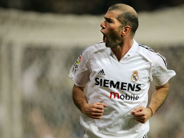 Zinedine Zidane en acció amb el Reial Madrid durant els seus dies de joc