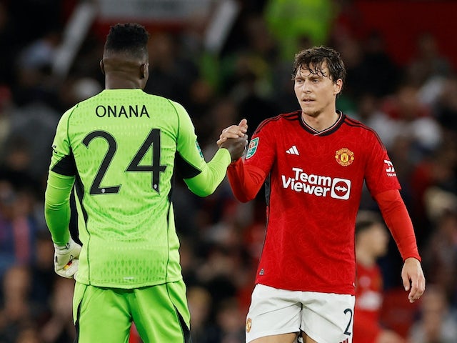 Andre Onana i Victor Lindelof del Manchester United celebren després del partit del 26 de setembre de 2023