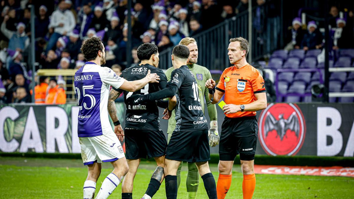 Bèlgica, error VAR a Anderlecht-Genk: el partit s'ha de repetir