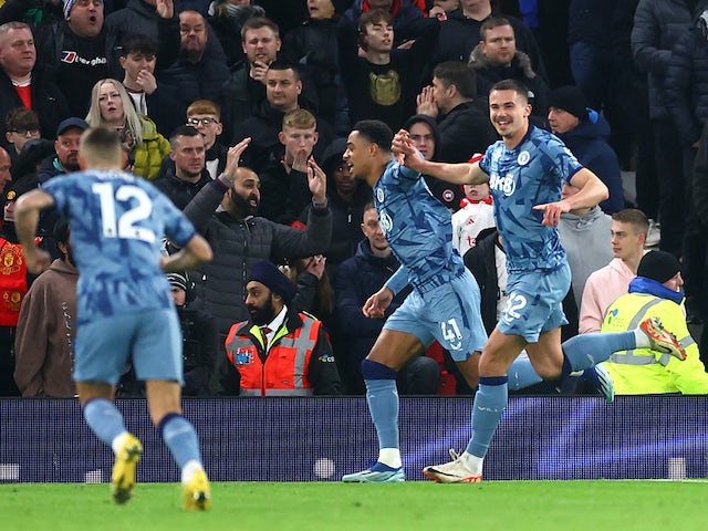 Leander Dendoncker de l'Aston Villa celebra el seu segon gol el 26 de desembre de 2023