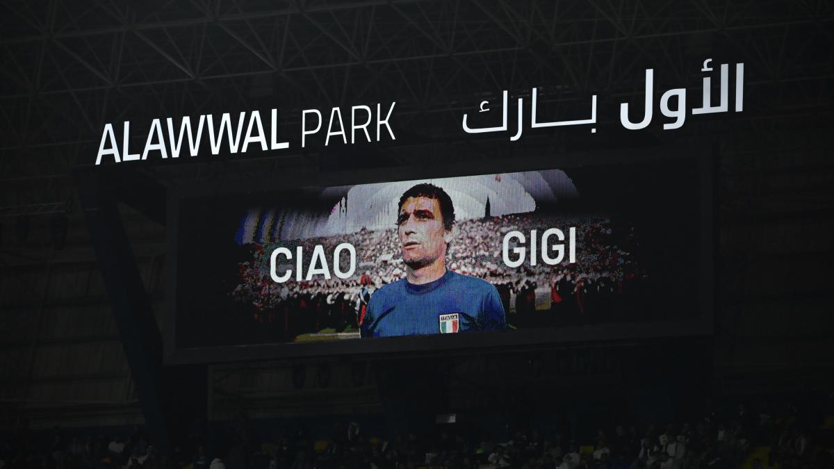 Gigi Riva, minut de silenci a tots els camps