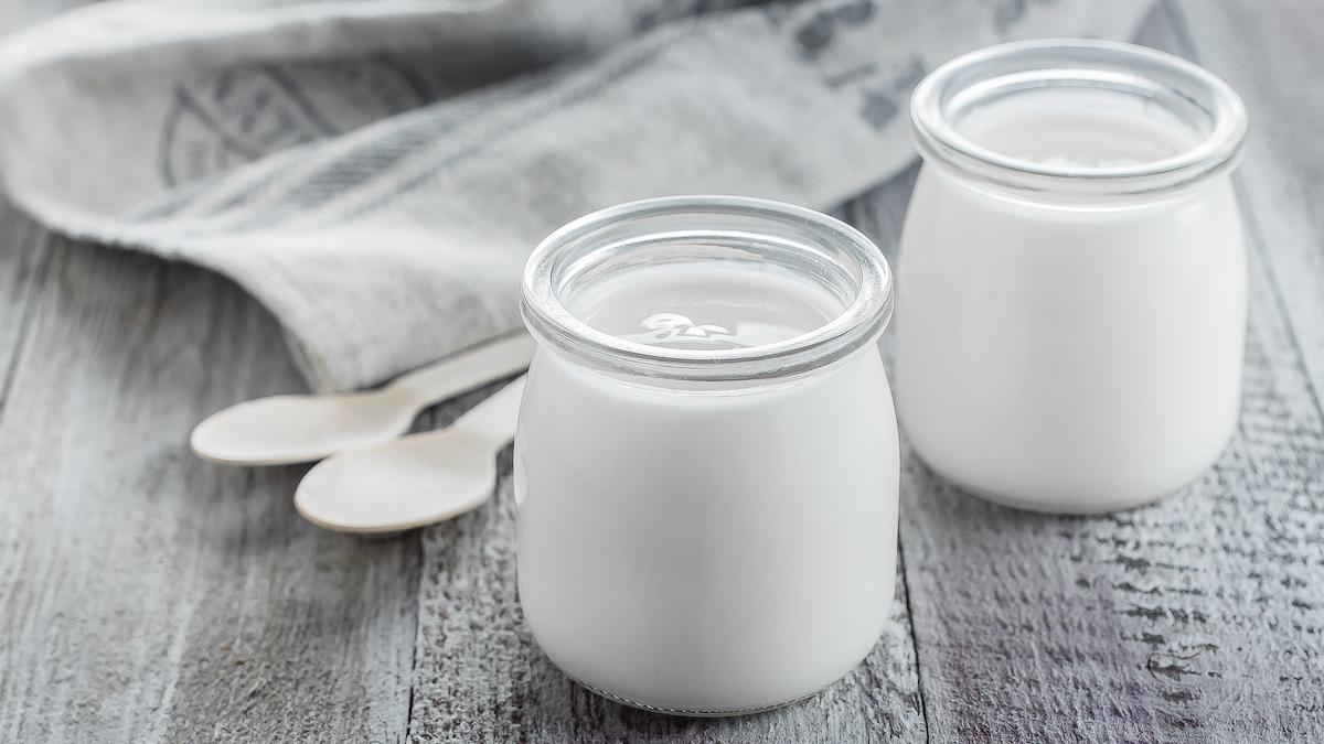 Iogurt sencer o baix en greix per a la teva figura?  La resposta no és evident