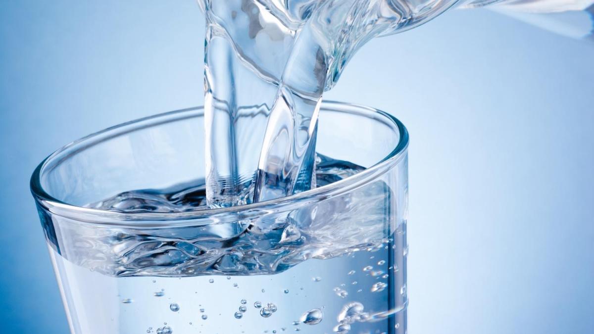Quants gots d'aigua al dia?  Aquí teniu la quantitat que hauríeu de beure realment