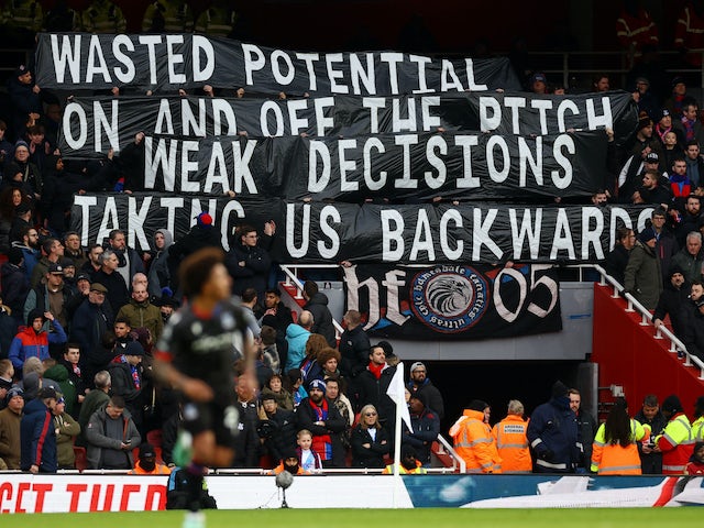 Els aficionats del Crystal Palace mostren pancartes a la grada durant el partit del 20 de gener de 2024