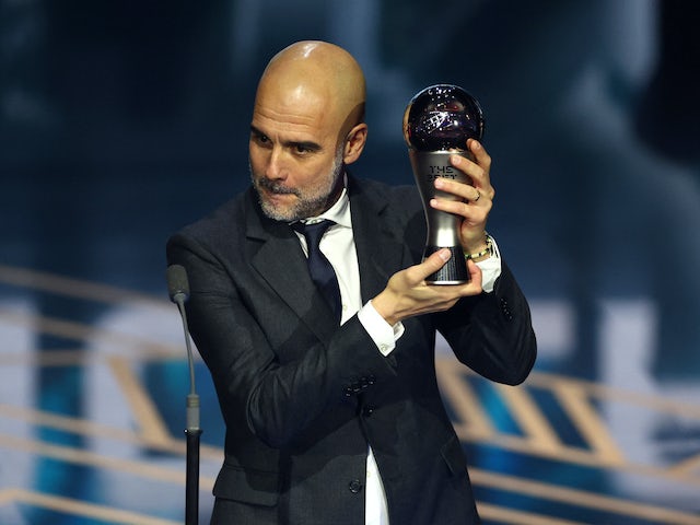 L'entrenador del Manchester City, Pep Guardiola, després de guanyar el millor entrenador masculí del 2023 durant la cerimònia de lliurament de premis el 15 de gener de 2024