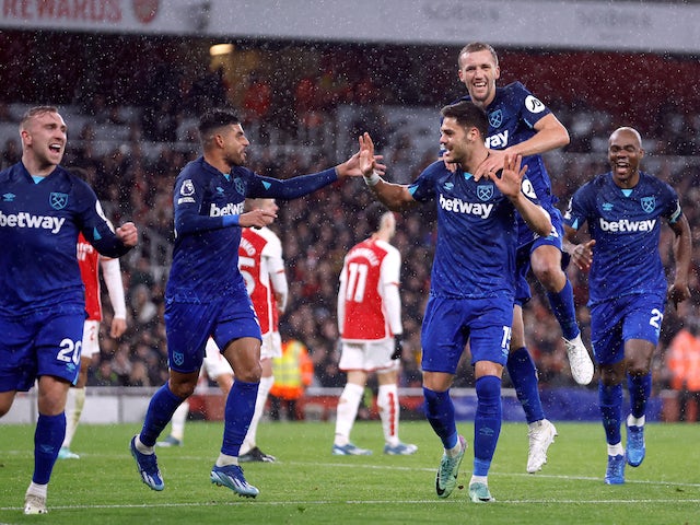 Konstantinos Mavropanos del West Ham United celebra el seu segon gol el 28 de desembre de 2023