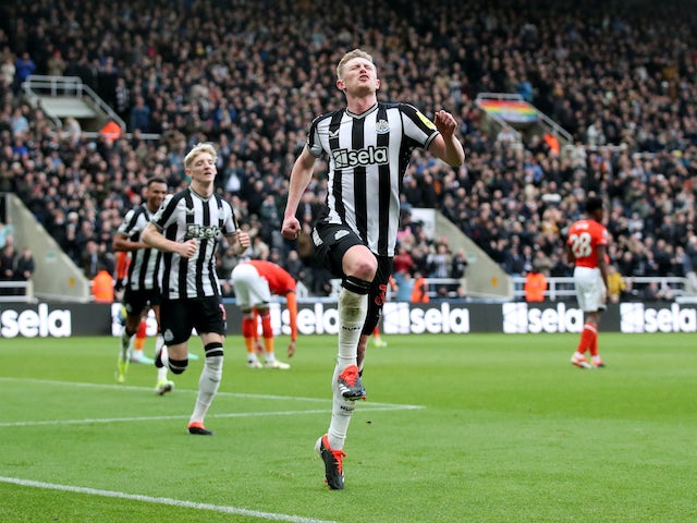 Sean Longstaff del Newcastle United celebra el gol contra Luton Town el 3 de febrer de 2024