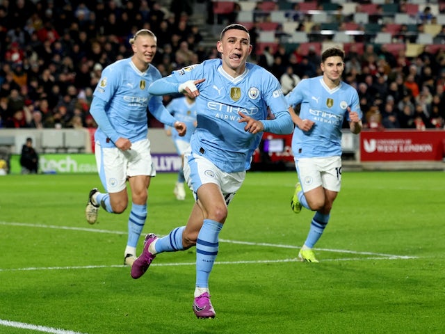 Phil Foden del Manchester City celebra el seu segon gol amb Erling Haaland i Julian Alvarez el 5 de febrer de 2024