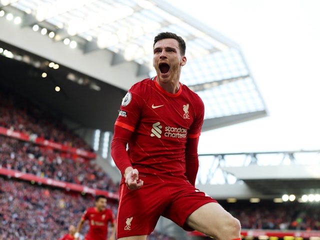 Andy Robertson celebra el gol del Liverpool l'abril del 2022