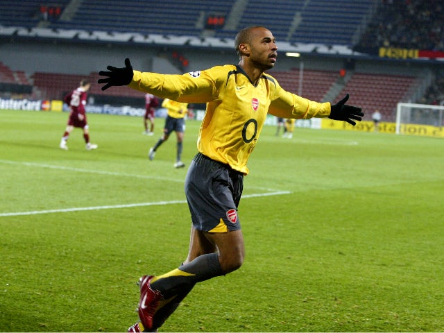 Thierry Henry celebra el gol de l'Arsenal contra l'Sparta Praga a la Lliga de Campions el 18 d'octubre de 2005