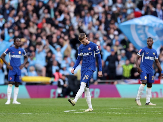 Els jugadors del Chelsea semblen desanimats després que Bernardo Silva marqués al Manchester City el 20 d'abril de 2024
