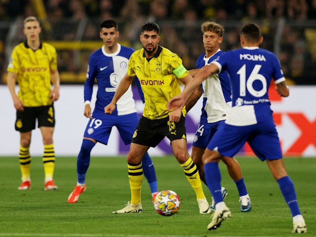 Marcos Llorente de l'Atlètic de Madrid en acció amb Emre Can del Borussia Dortmund el 16 d'abril de 2024
