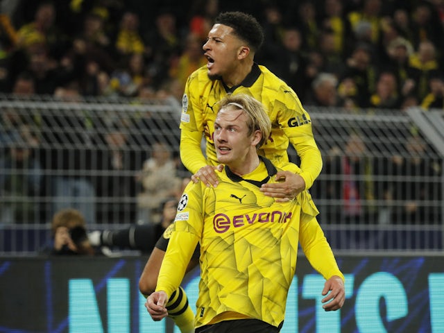 Julian Brandt del Borussia Dortmund celebra el seu primer gol amb Jadon Sancho el 16 d'abril de 2024
