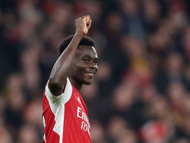 El Bukayo Saka de l'Arsenal celebra el seu tercer gol el 24 de febrer de 2024