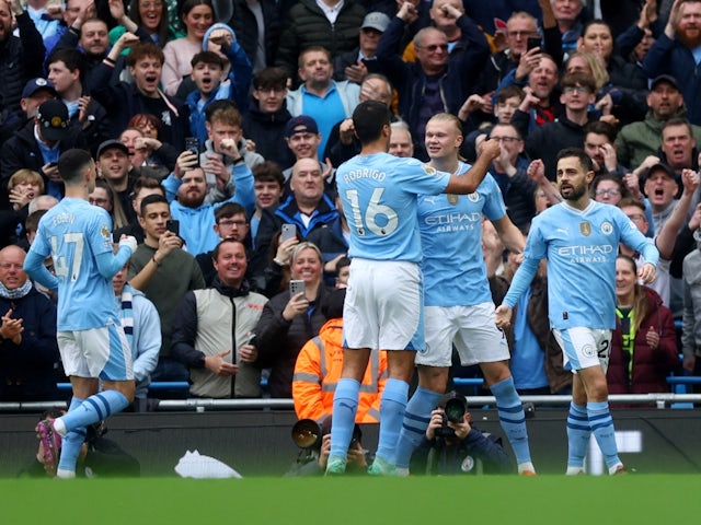 Erling Haaland del Manchester City celebra el seu primer gol amb Bernardo Silva i Rodri el 4 de maig de 2024